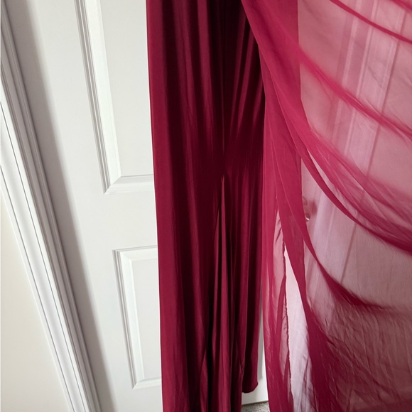 Elegant off the shoulder Burgundy Maternity photo shoot Gown - Picture 4 of 6